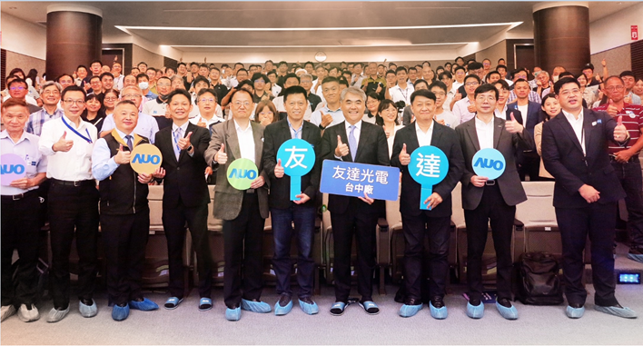 友達以太陽能解決方案領航者，跨足建築領域，4日在台中廠區舉辦「光電建築一體化研討會」，邀請產業先驅共同推動綠化，打造新一代智慧綠建築。